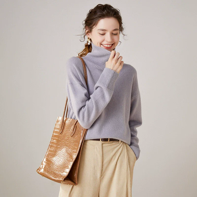 Lightweight Oversized Wool Turtleneck Sweater for Women - Image 6
