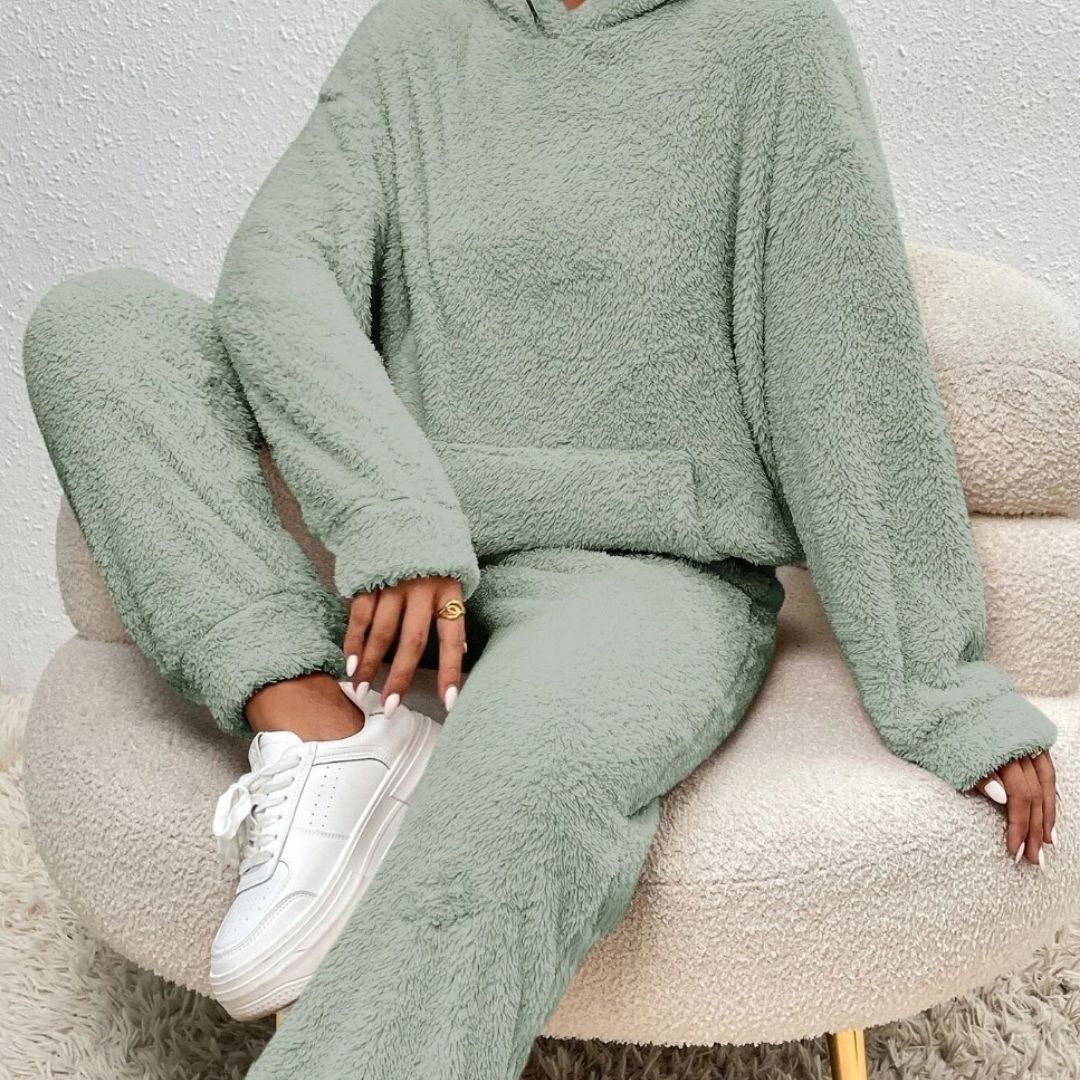 Women's Cozy Two Piece Fleece Loungewear Set - Image 3