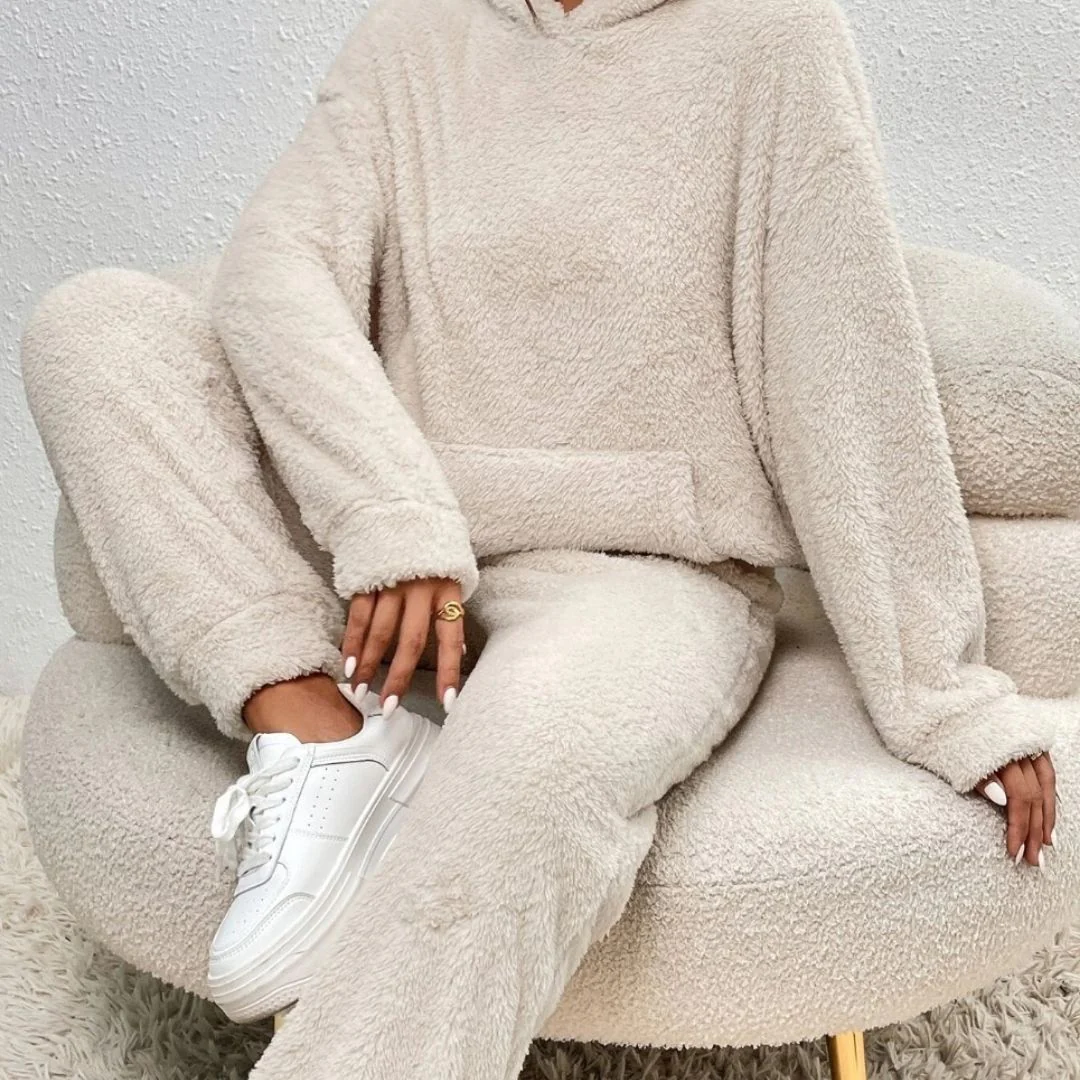 Women's Cozy Two Piece Fleece Loungewear Set - Image 4
